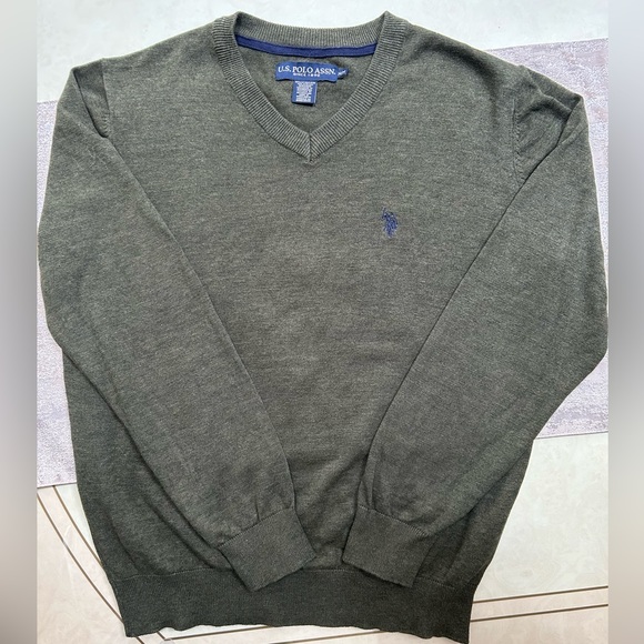 Men’s U.S Polo Assn V-neck Sweater - Picture 3 of 14
